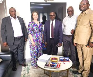 Les membres de la délégation du GTCRR avec le Dircab du gouverneur de Lualaba