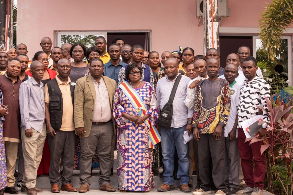 Photo de famille avec les OSC membre du GTCRR Kwilu