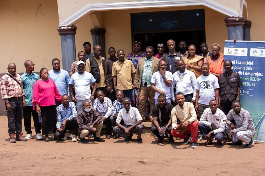 Photo de famille avec les OSC membre du GTCRR à Kwango